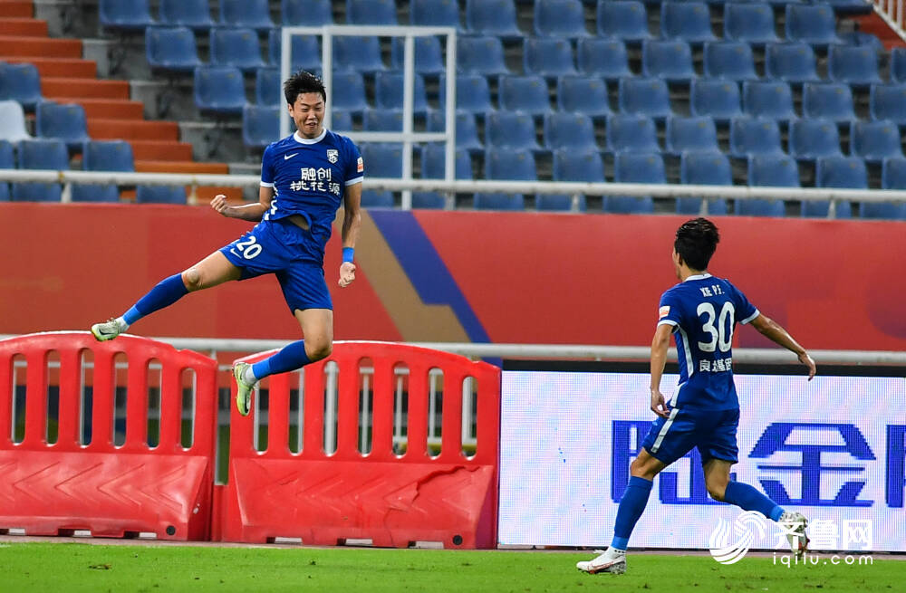 开云app拉力赛季后赛上演强强对话，钱塘霹雳队强势横扫嵩山天虎队，多点开花奏效；更衣室氛围正向的简单介绍