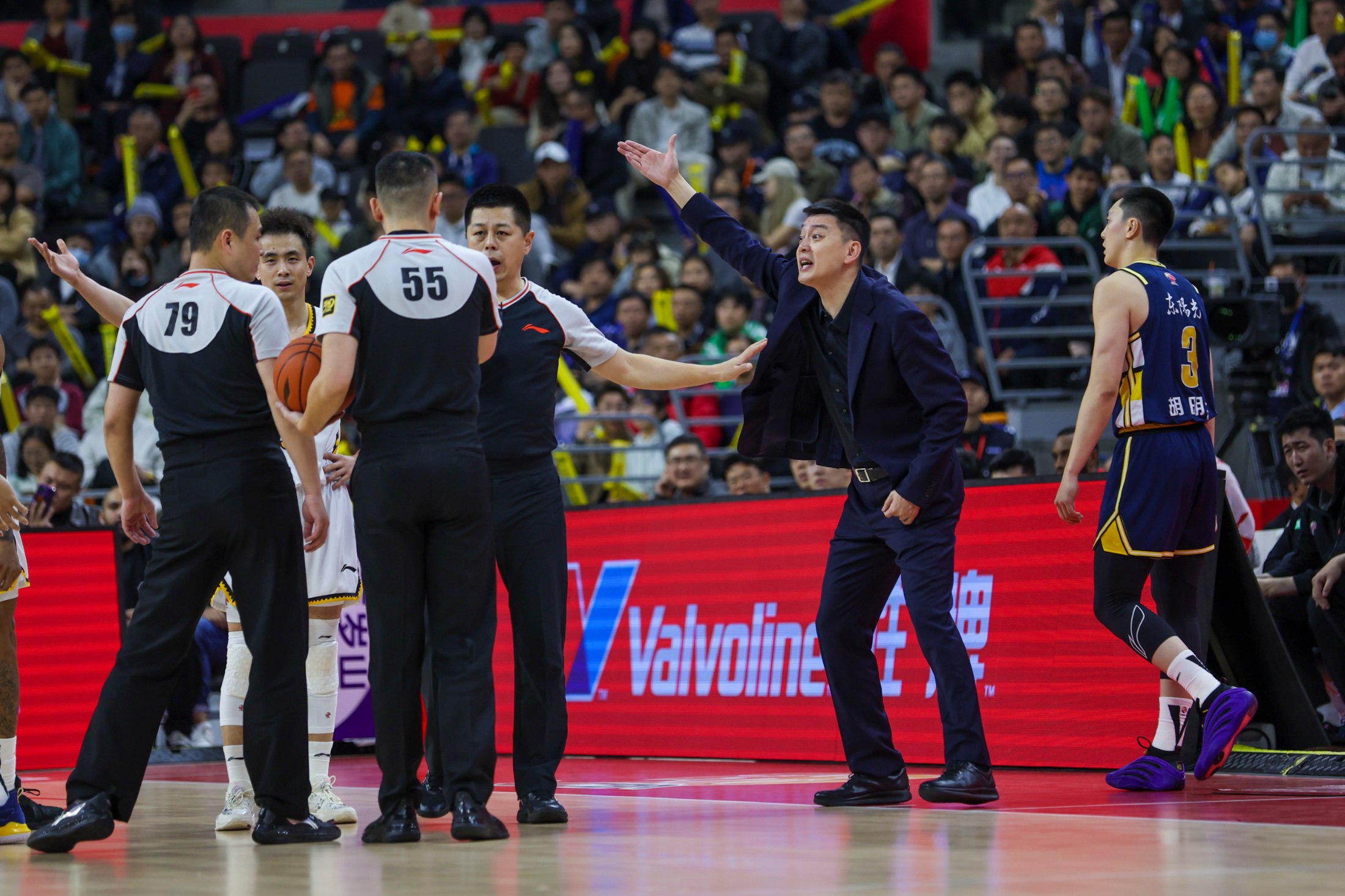 kaiyun官网集结日广厦男篮调整名单以备NBA常规赛，防线松动环节打磨，管理层满意，临场指挥获称赞的简单介绍